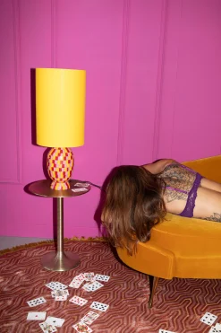 Retro Tischlampe Don't Be Afraid Of Colour Gelb-Bold Monkey Hot