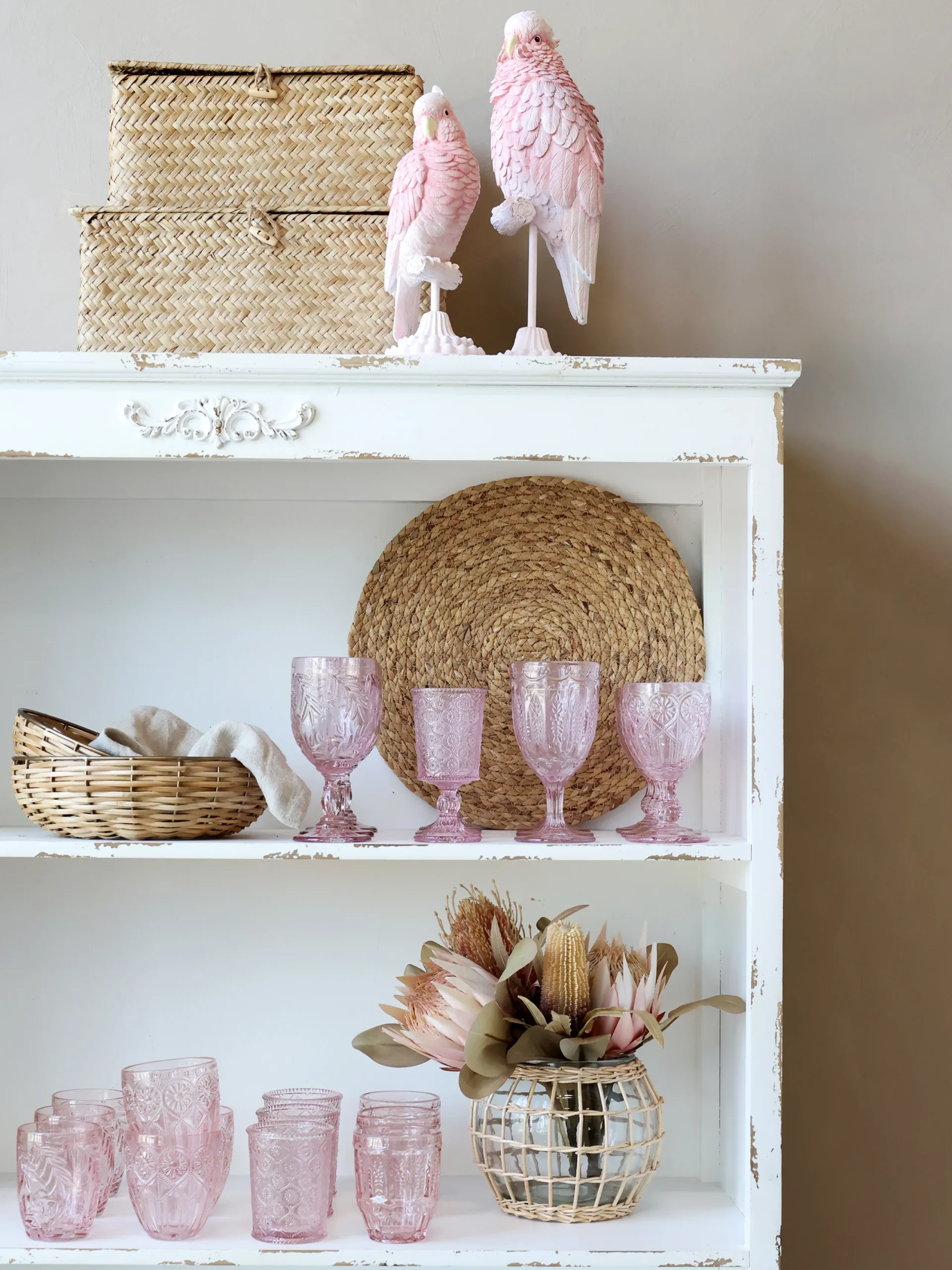 Vintage Dekofigur Papagei auf Ständer in Himbeere klein-Chic Antique Clearance