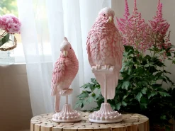 Vintage Dekofigur Papagei auf Ständer in Himbeere groß-Chic Antique Sale