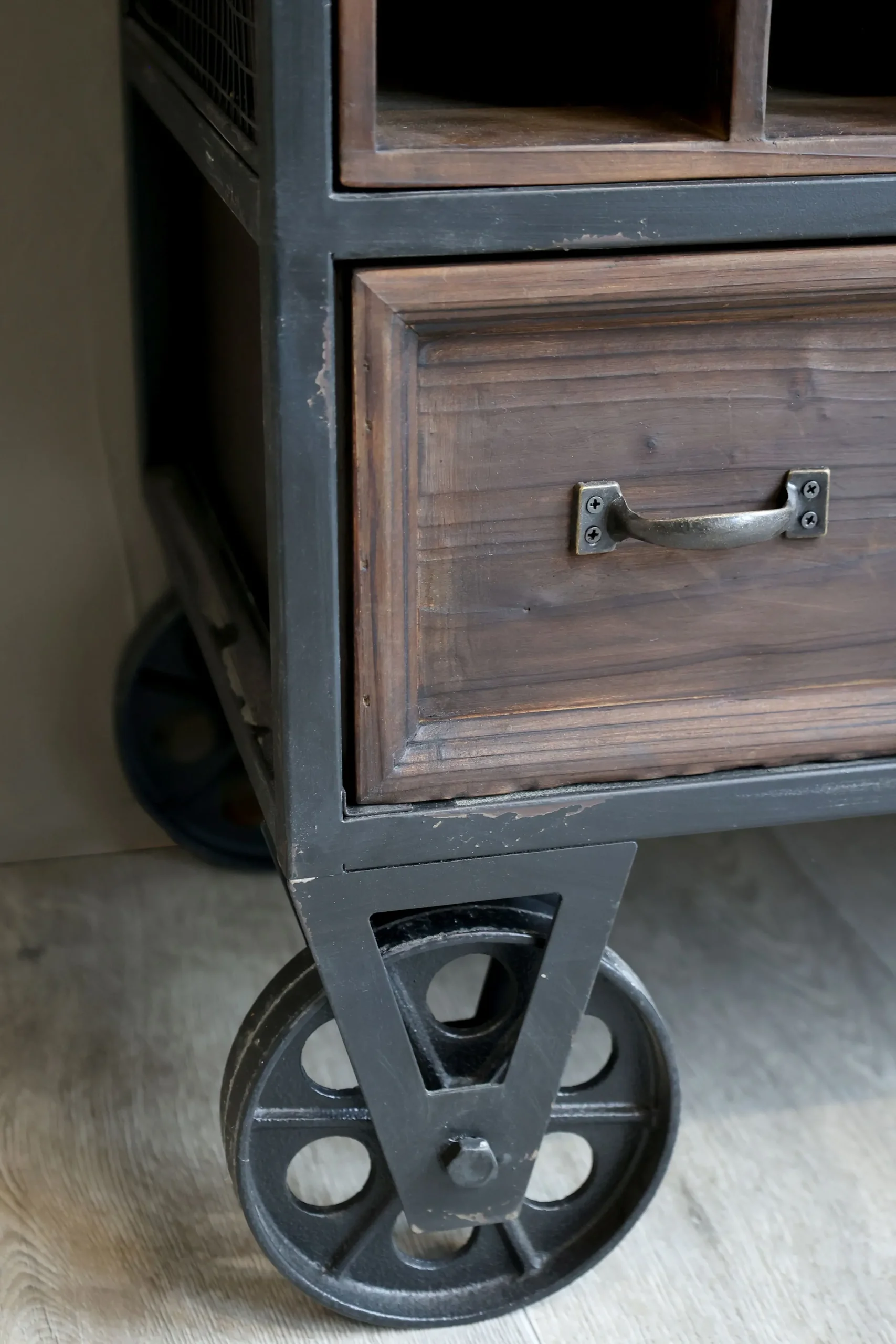 Vintage Hausbar Barwagen Barschrank Old Barn Industrial auf Rädern-Chic Antique Best