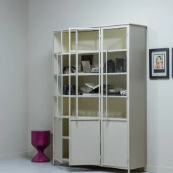 Vitrine Metallschrank Exhibit XL 3-türig Industrial Metall Glas Sand-BePureHome Outlet